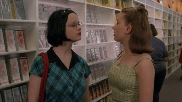 TheCinesthetic's tweet photo. Ghost World (2001) https://t.co/5JFK9wWceZ