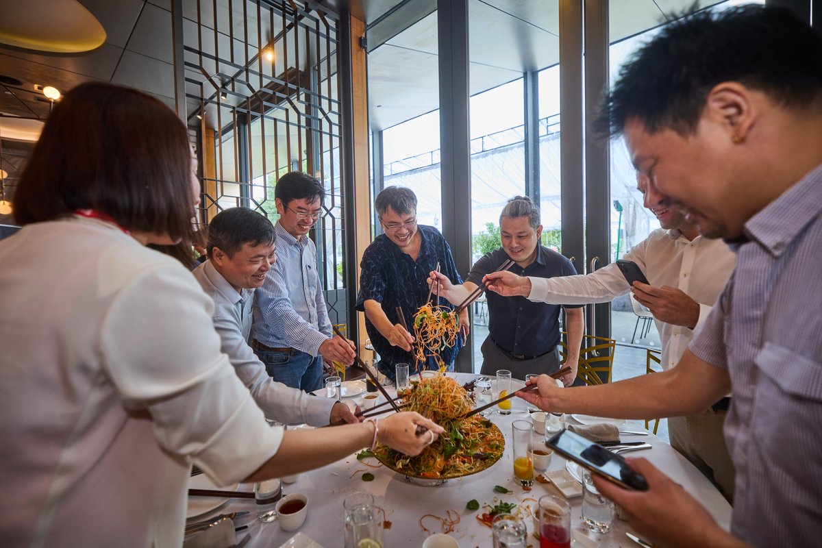 8x8's tweet photo. Our #Team8s in #Singapore had a wonderful time celebrating the approaching #LunarNewYear with some of our beloved customers over a delightful luncheon where we discussed exciting plans for the upcoming year. 🥢 

#CPaaS #CX #customerobsessedcommunications https://t.co/mErBMjfUPC