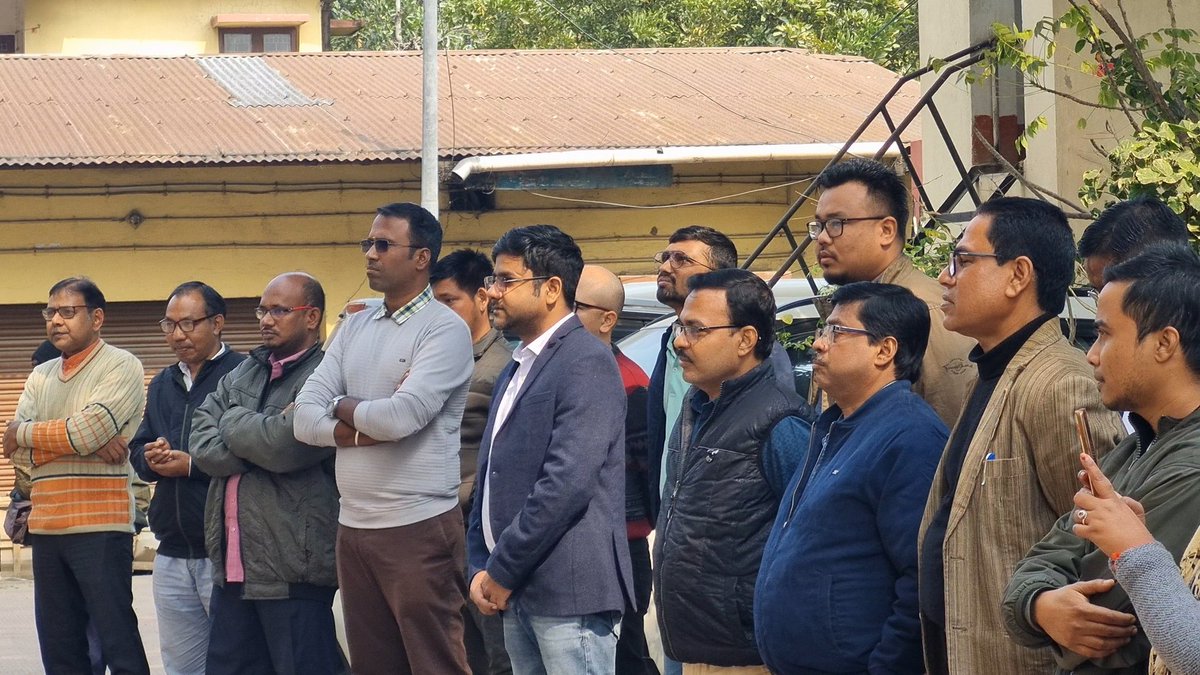 ccane2_dot's tweet photo. A fire safety drill was conducted today for Office staff, Pensioners, and Licensees. Together, we're fostering a secure and prepared workplace. #SafetyUnity #TeamEffort #FireDrillSuccess
@DoT_India @NICFtraining @pib_comm @ControllerDot @DoT_Kolkata https://t.co/IHXAHY5HWu
