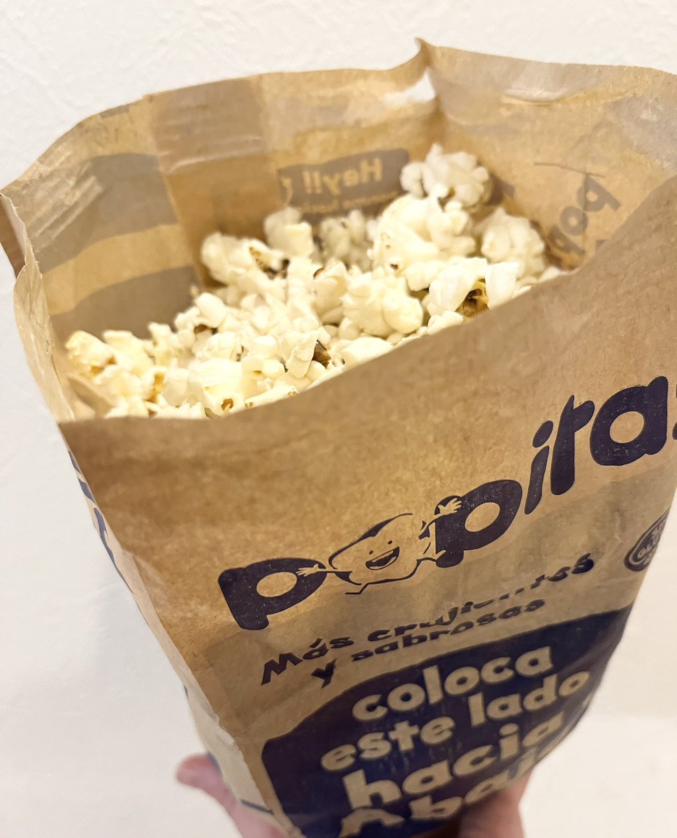 SPM2LSQxB438017's tweet photo. 電子レンジで作るポップコーン！なう！
これ実は結構な量あるのに、パクパク食べれてしまって…やば🤣💕
 #マイクロウェーブポップコーン https://t.co/xd3zublSEh