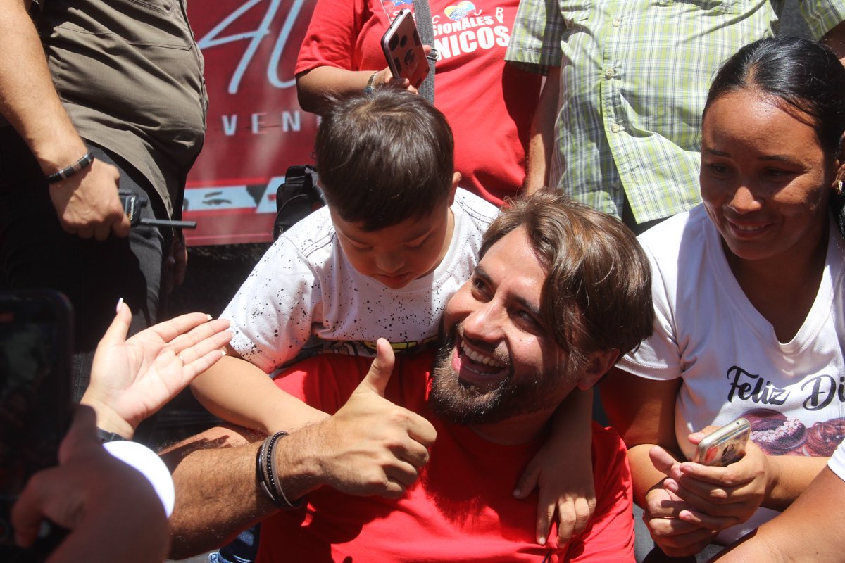 Feliz Miércoles!! 🔆

Finalizamos el mes de Enero trabajando con compromiso, entrega y amor para consolidar el estado de bienestar de todos los Maracayeros. 

Somos un Pueblo alegre, solidario y #PorLasMalasNada

<a href="/RafaelMaracay21/">Rafael Morales</a> 
#Maracay