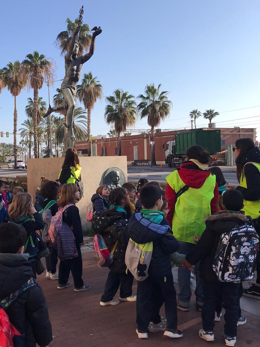 Ajuntament de Mataró (@matarocat) on Twitter photo 👧Visita de l'alumnat d'I3 i I4 de l'<a href="/Escola_El_Turo/">Escola El Turó</a> a l'estació de tren de #Mataró amb motiu del 175è aniversari del primer tren Barcelona-Mataró #175tren
<a href="/rodalies/">Rodalies Catalunya</a> <a href="/Renfe/">Renfe</a> 👧Visita de l'alumnat d'I3 i I4 de l'<a href="/Escola_El_Turo/">Escola El Turó</a> a l'estació de tren de #Mataró amb motiu del 175è aniversari del primer tren Barcelona-Mataró #175tren
<a href="/rodalies/">Rodalies Catalunya</a> <a href="/Renfe/">Renfe</a>