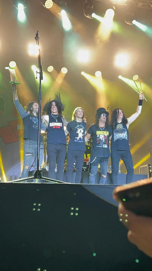 #SMKC The gang in Belo Horizonte, Brasil 🤘🏻🇧🇷❤️ <a href="/Slash/">Slash</a> <a href="/todddammitkerns/">Todd Dammit Kerns</a> <a href="/MylesKennedy/">Myles Kennedy</a> <a href="/franksidoris/">Frank Sidoris</a> <a href="/brentfitz/">Brent Fitz</a> 

Today’s gig in São Paulo! Who’s coming?