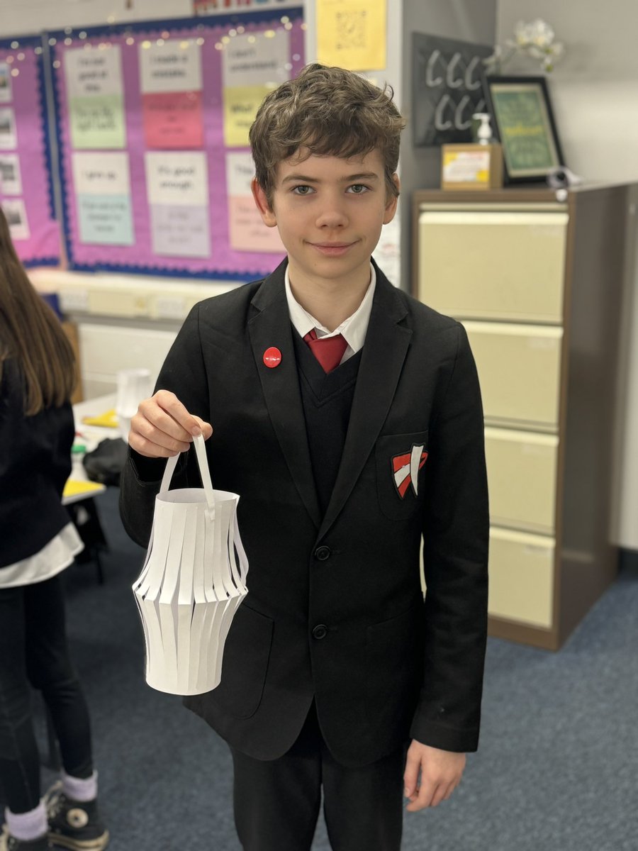 MissGrahamMS's tweet photo. S1 showing off their amazing paper cranes &amp; lanterns today✨⭐️ #article28 #RRS #BraesCreativity https://t.co/UcJCwFbYKu