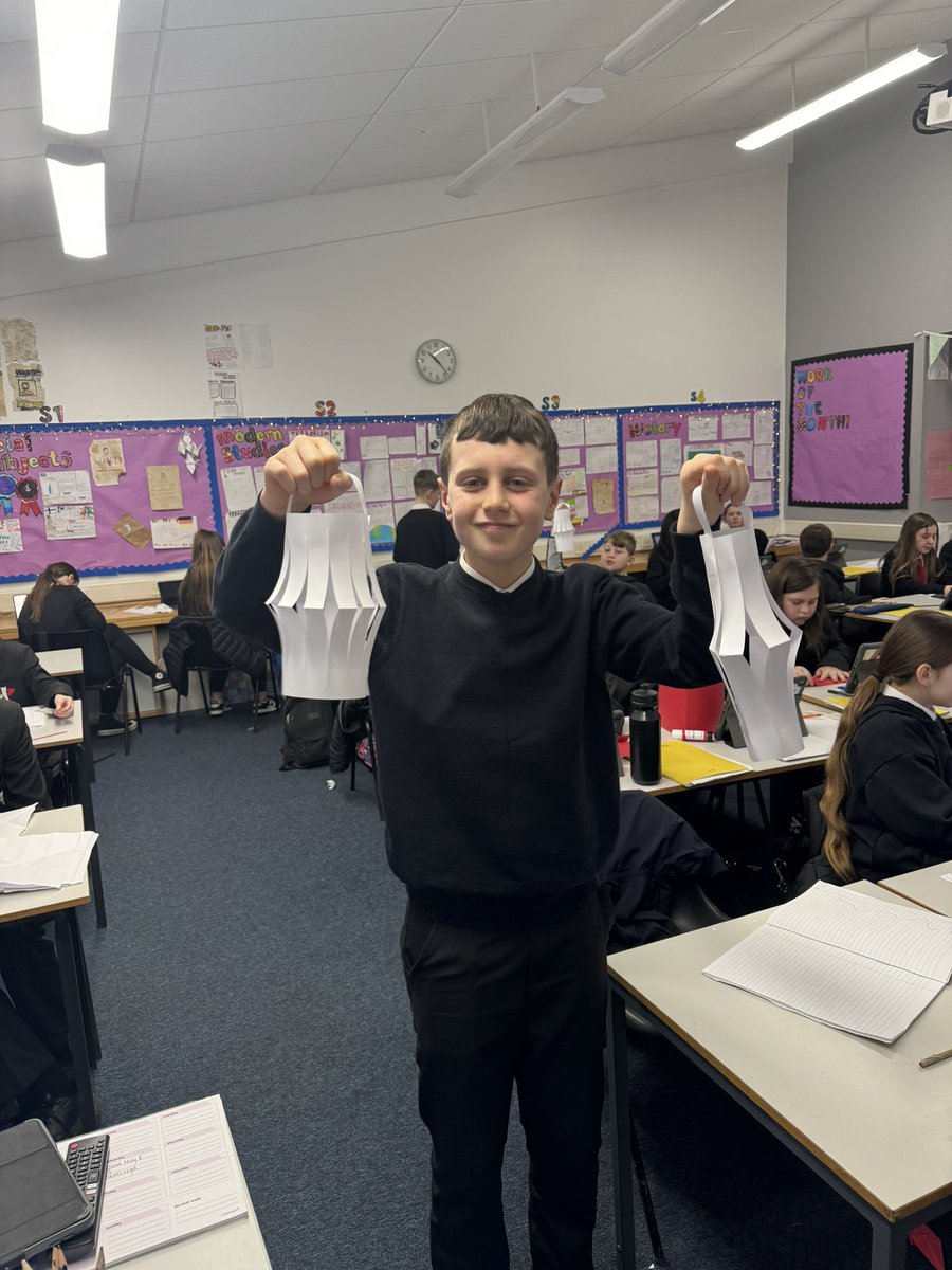 S1 showing off their amazing paper cranes &amp; lanterns today✨⭐️ #article28 #RRS #BraesCreativity