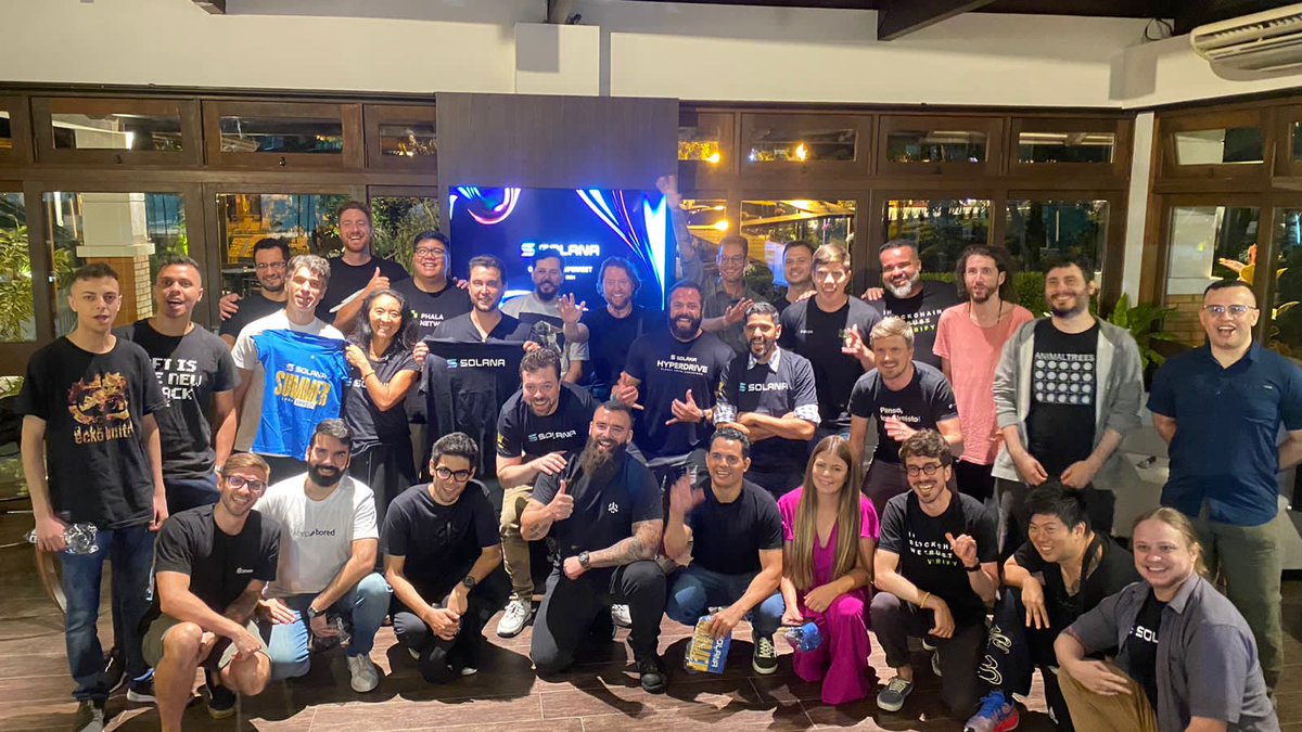 SuperteamBR's tweet photo. Solana Supermeet Curitiba!📍

Um pouco dos registros de ontem do movimento organizado pelo membro do Core @cigarrosnft no Paraná!🔥

Obrigado todos que participaram! Tivemos conversas incríveis, Curitiba realmente tem muito potencial!

Próxima parada? Floripa 02/02 🛬 https://t.co/IY2XTTzmvT