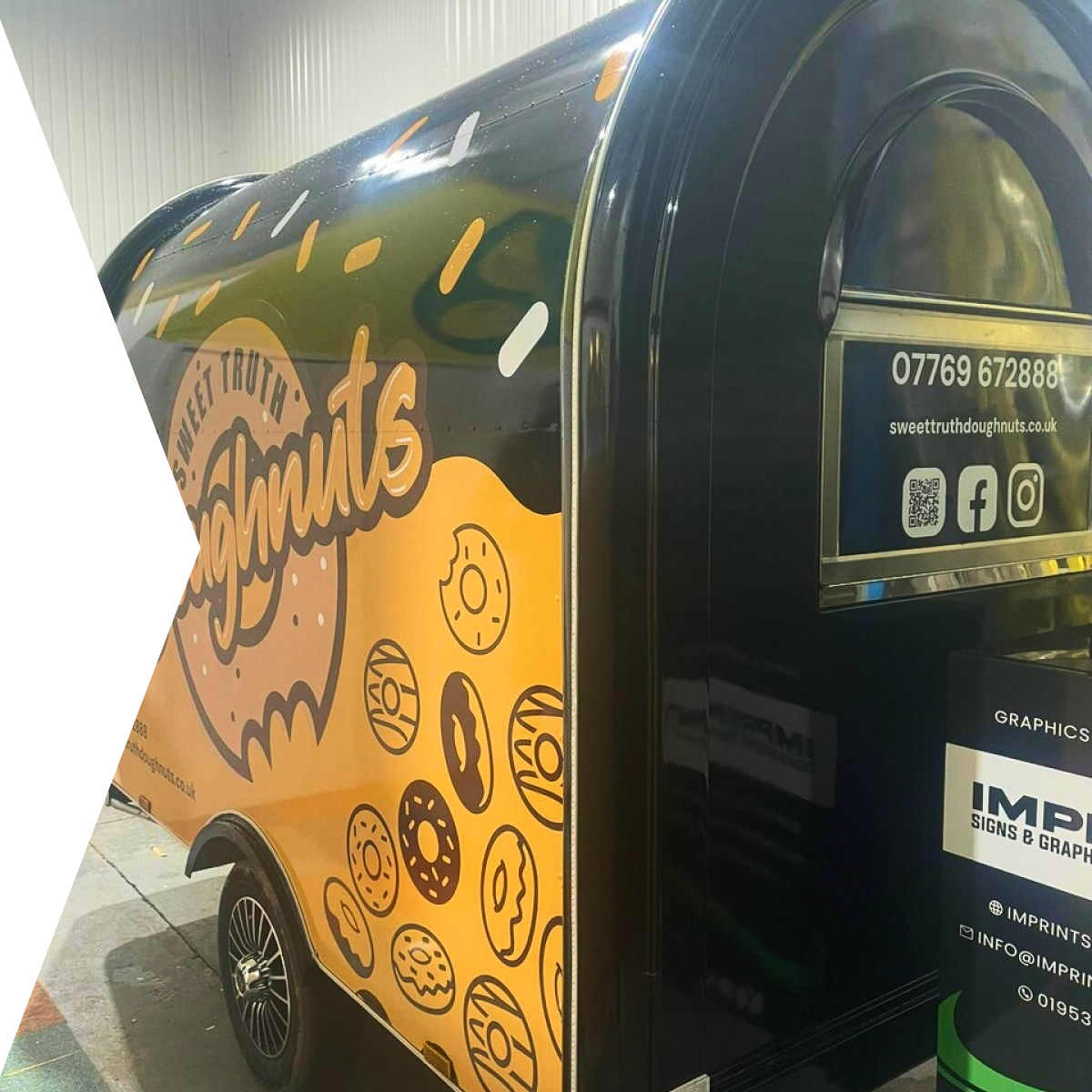 imprint_signs's tweet image. Ready to hit the road, Sweet Truth Doughnuts is wrapped up warm against the winter chill with a stunning new look for its stall 🍩

It's proof that vehicle wraps aren't just for cars, so speak to us to see how we can help!

#vehiclewrap #businesssignage #vehiclesignage #norwich