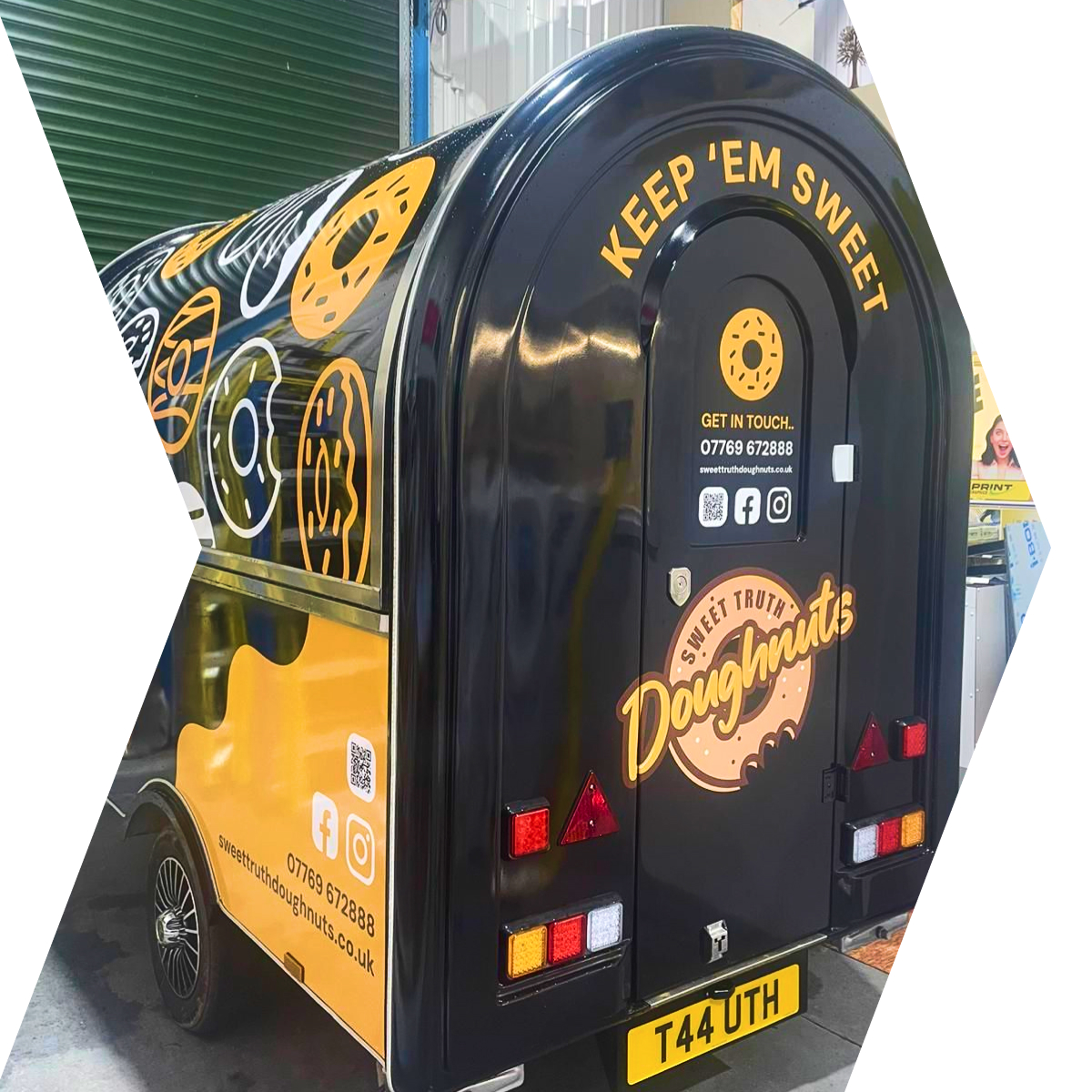 imprint_signs's tweet image. Ready to hit the road, Sweet Truth Doughnuts is wrapped up warm against the winter chill with a stunning new look for its stall 🍩

It's proof that vehicle wraps aren't just for cars, so speak to us to see how we can help!

#vehiclewrap #businesssignage #vehiclesignage #norwich