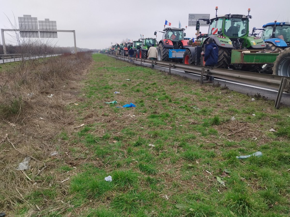 La pollution plastique en région parisienne est dégueulasse !
Et ils veulent donner des leçons aux agriculteurs sur l'environnement et la biodiversité !