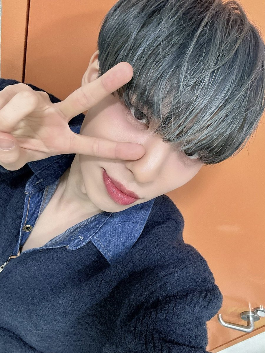 CIX_twt's tweet photo. 픽스가 너무 좋다~.~😛

#CIX #FIX #BX #이병곤 #병곤 #평픽사💙 https://t.co/2jPr5amIT0