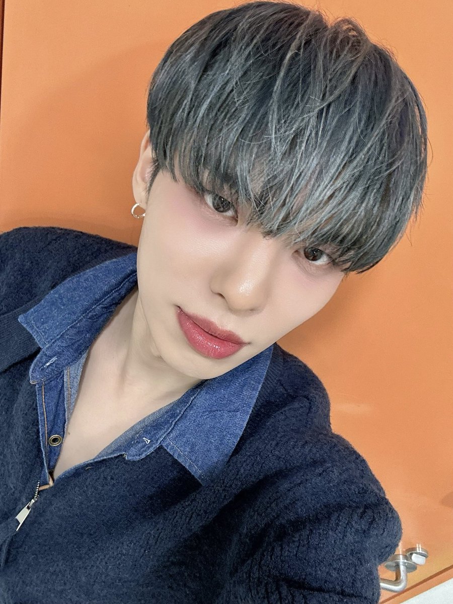 CIX_twt's tweet photo. 픽스가 너무 좋다~.~😛

#CIX #FIX #BX #이병곤 #병곤 #평픽사💙 https://t.co/2jPr5amIT0
