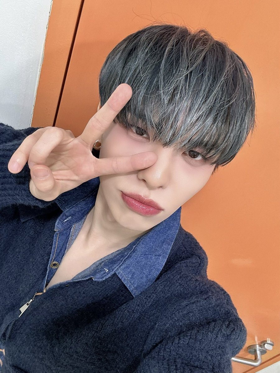 CIX_twt's tweet photo. 픽스가 너무 좋다~.~😛

#CIX #FIX #BX #이병곤 #병곤 #평픽사💙 https://t.co/2jPr5amIT0