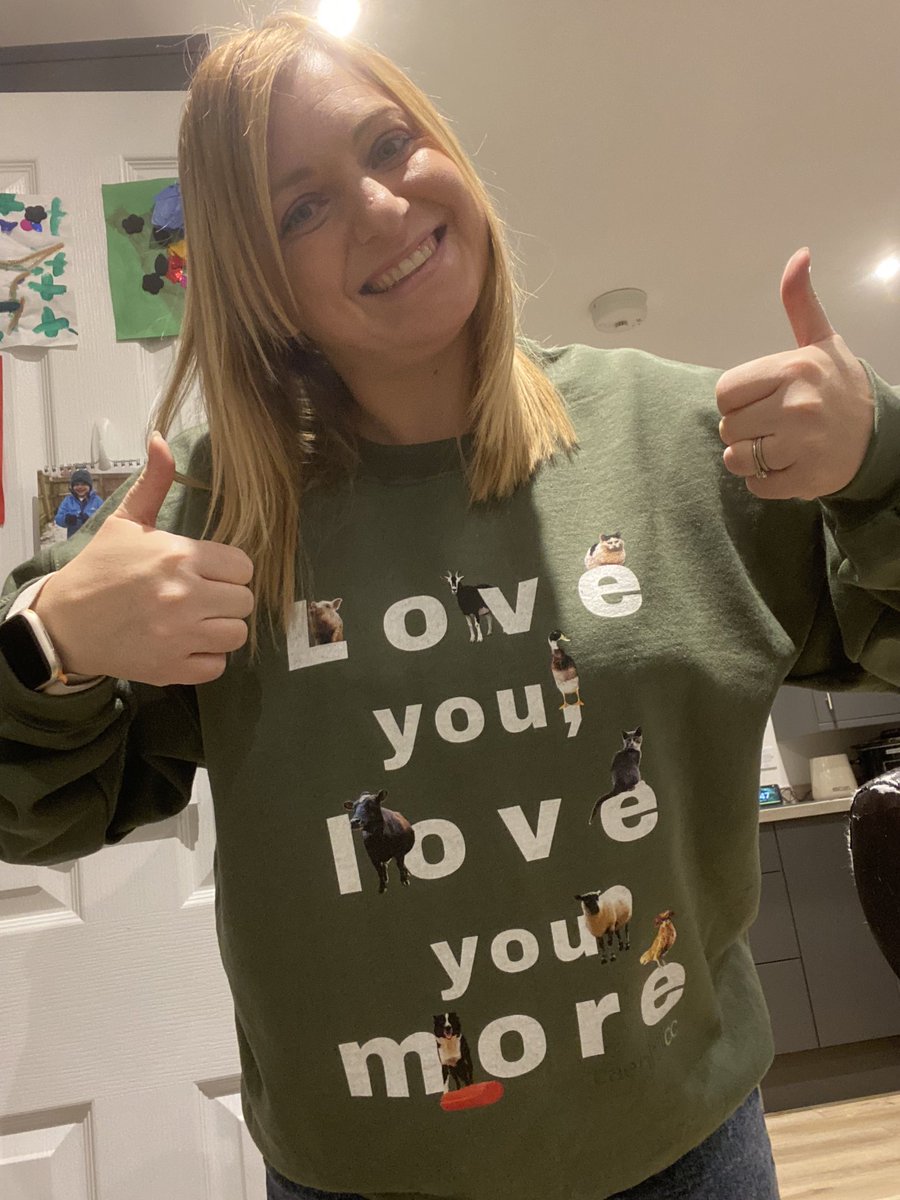 Farmily_buckets's tweet photo. Ad - Super happy with the new jumper design ๐
So comfy too ๐๐ป
What merch would you like to see next?
#caenhillcc #merch #farmwear #sweatshirt https://t.co/N035dNcnYt