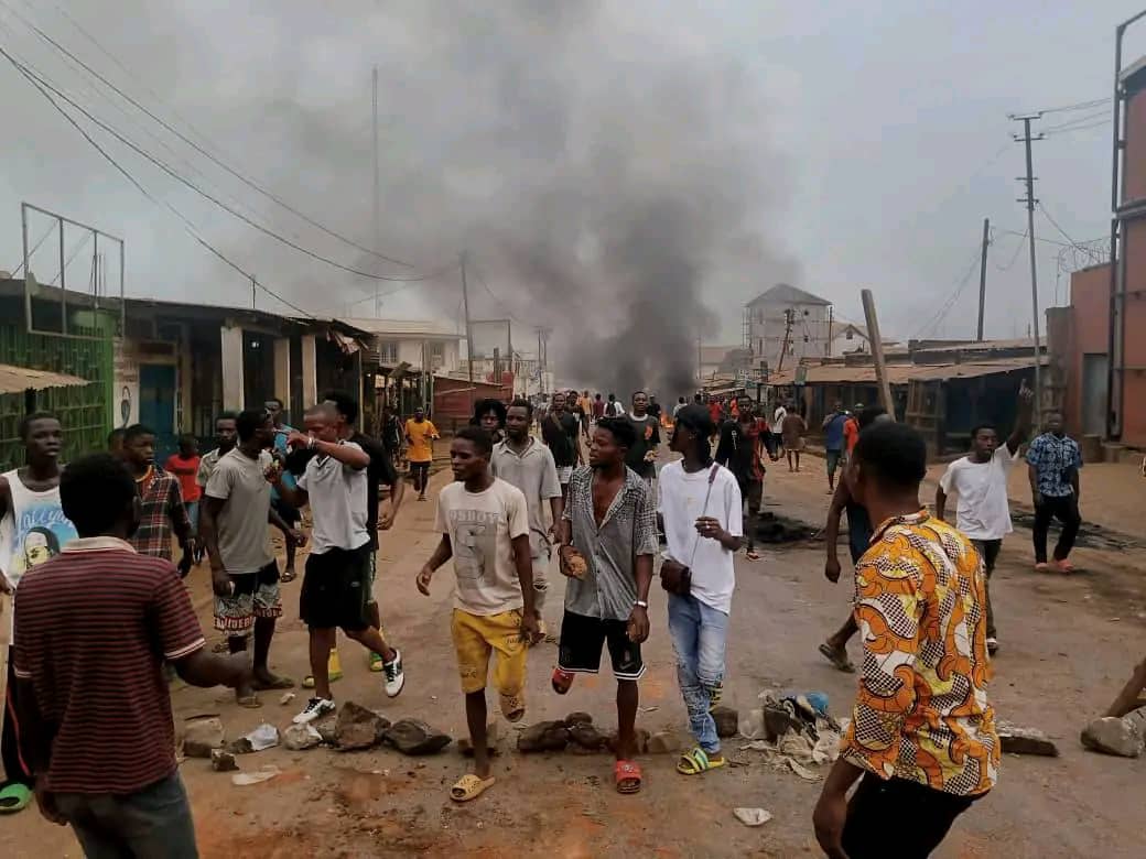 ArmyObjecteur's tweet photo. SONGOLOLO/KIMPESE
Il est difficile de trouver les mots justes dans de telles circonstances. Acceptez ces qlqs mots de soutien et d’amitié comme un baume cicatrisant sur la plaie ouverte par les évènements insupportables du 29 au 30 Janvier 2024. Paix aux âmes des frères disparus. https://t.co/69ynBQaA1u