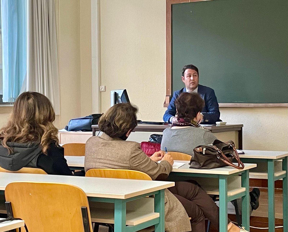 Ayer <a href="/alexisclerel/">Luis Enrique García Delgado💚</a> #MagistradoInstruccion4 de #Santander impartió una charla muy interesante al #ProgramaSenior de la <a href="/unican/">Universidad de Cantabria</a> en nuestra escuela acerca del procedimiento judicial ante un caso criminal.