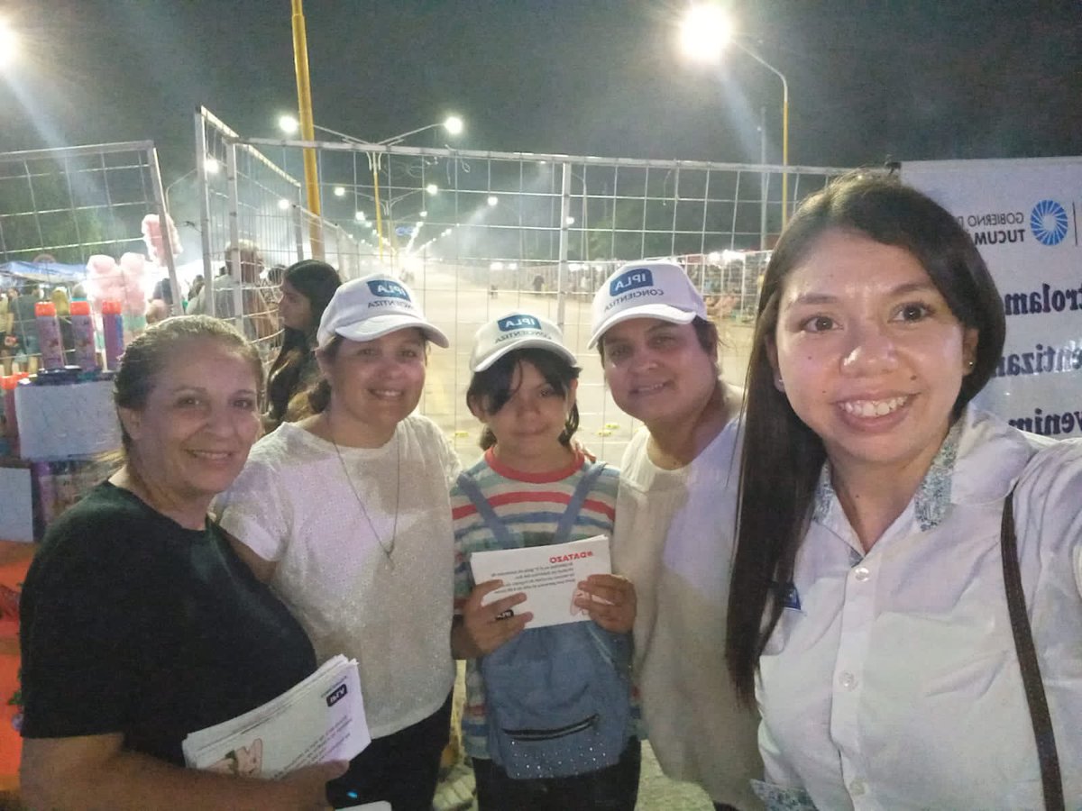 IPLAtucuman's tweet photo. Concientizar sobre las consecuencias nocivas del alcohol sobre nuestra salud es uno de los objetivos del programa IPLA CONCIENTIZA.

Los promotores del @iplatucuman de Alberdi estuvieron en los corsos de Aguilares para concientizar sobre el consumo responsable de alcohol. https://t.co/D7KsPN8MSy