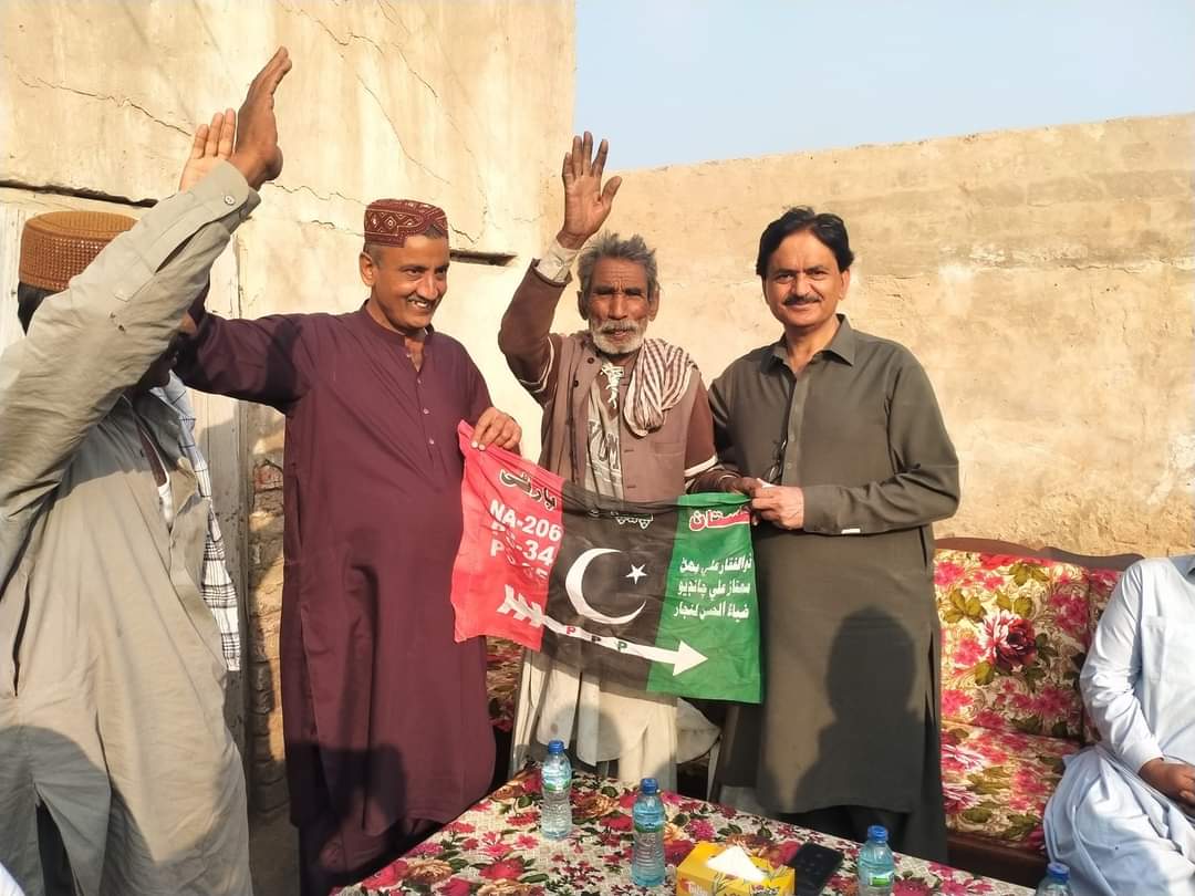 MunirChandioPPP's tweet photo. حلقہ #PS_34 کے نامزد امیدوار
#ممتاز_علی_چانڈیو کی یوسی ابڑان میں مختلف پروگرامز میں شریک ہوئے
جہاں مختلف برادریوں کے معززین نے پاکستان پیپلزپارٹی میں شمولیت اختیار کی اور نامزد امیدوار کی بھرپور حمایت اور الیکشن مہم شروع کرنے کا اعلان کیا
#PS34#Inshallah_MPA @mumtazchandiomp https://t.co/c8GM0PRJVe