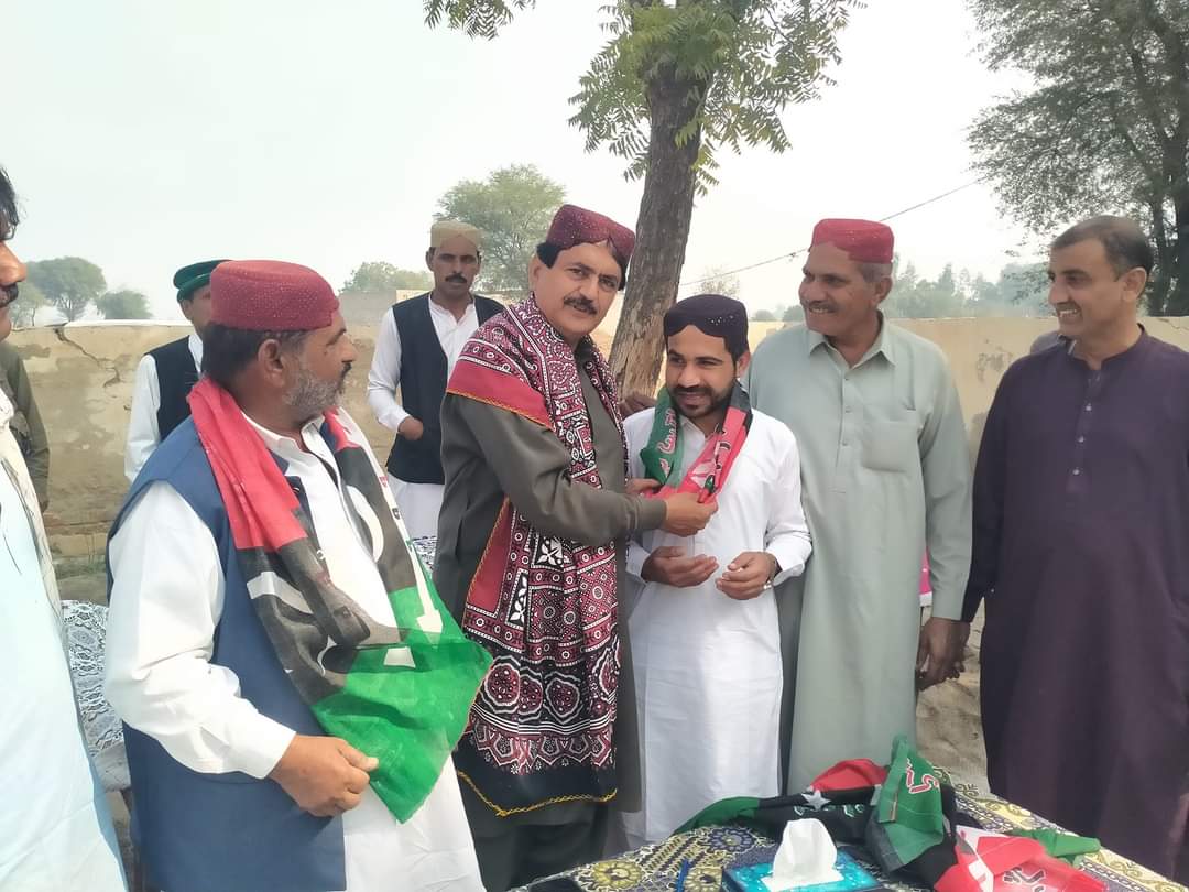 MunirChandioPPP's tweet photo. حلقہ #PS_34 کے نامزد امیدوار
#ممتاز_علی_چانڈیو کی یوسی ابڑان میں مختلف پروگرامز میں شریک ہوئے
جہاں مختلف برادریوں کے معززین نے پاکستان پیپلزپارٹی میں شمولیت اختیار کی اور نامزد امیدوار کی بھرپور حمایت اور الیکشن مہم شروع کرنے کا اعلان کیا
#PS34#Inshallah_MPA @mumtazchandiomp https://t.co/c8GM0PRJVe
