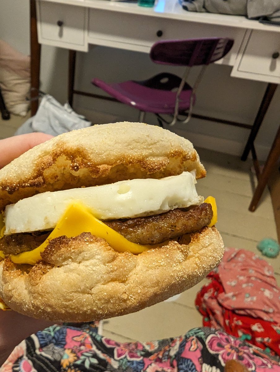 hobbit_sg's tweet photo. When your breakfast order is only slightly modified, I always ask three+ times to ensure someone hears and confirms that my order will be correct. Thank Rockland @McDonalds for clearly understanding that I wanted folded egg instead of round...I was silly and checked at home 🙄 https://t.co/1L5DAPSieB
