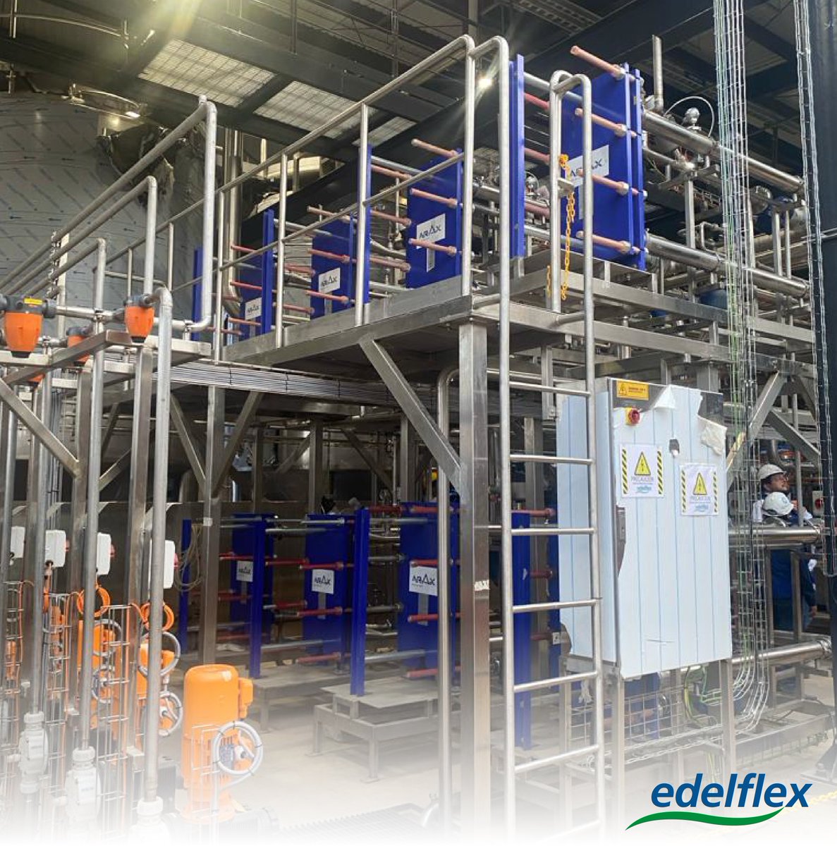 edelflex's tweet image. Les compartimos el recorrido que realizamos junto a nuestros colegas de Edelflex México, una Megaplanta CIP de 8 líneas con 11 circuitos de calentamiento, parte de un proyecto emocionante que estamos culminando en una nueva destilería en Tequila, México. ¡Vamos por más! 🙌