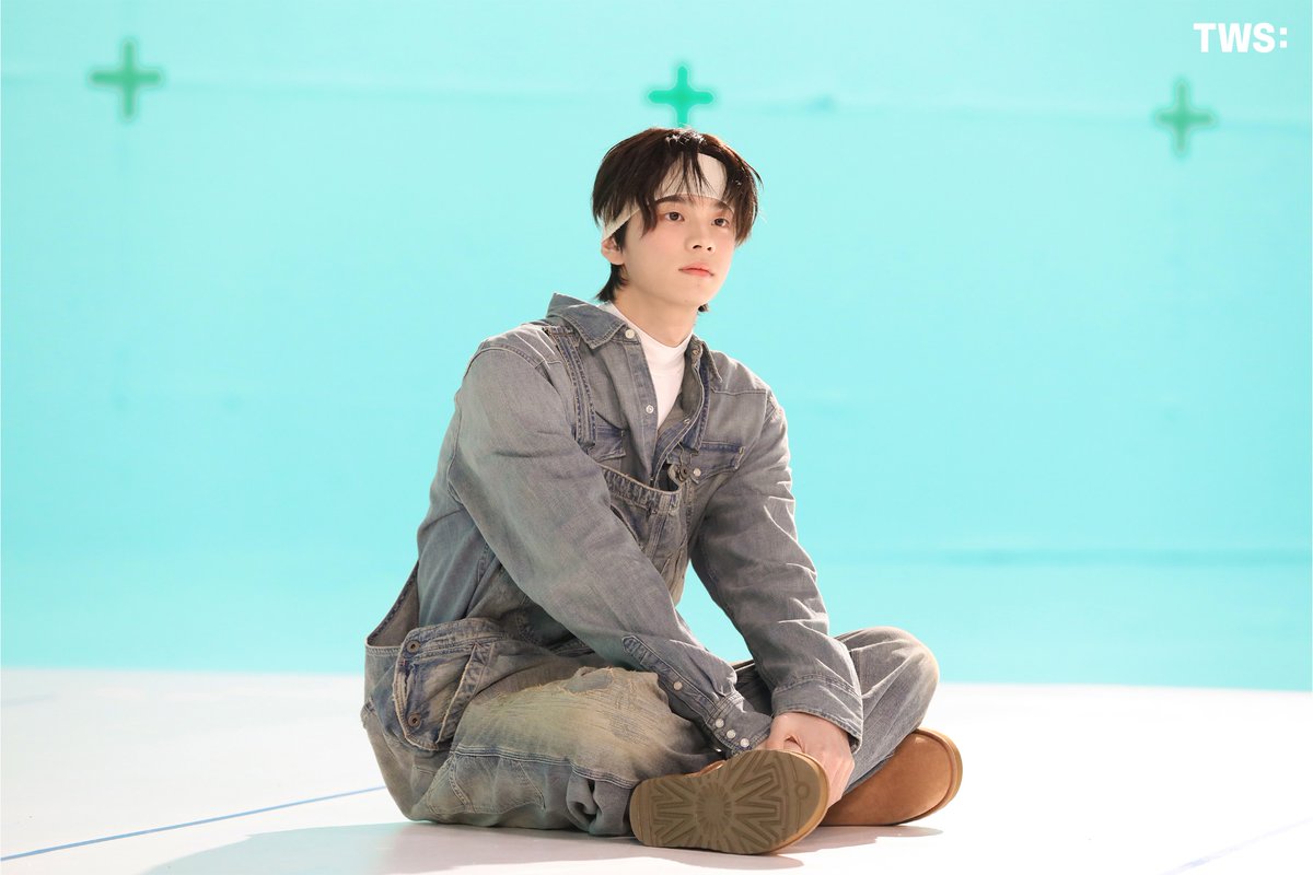 how to keep him in my pocket. 

#TWS #투어스 #신유