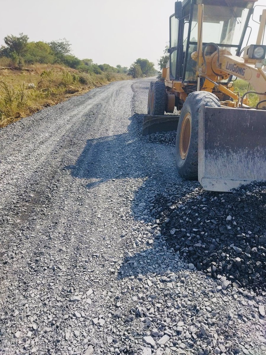Singam1Chandra's tweet image. Finally After Many Hurdles the Most Awaited Road in Jammalamadugu constituency Peddamudiyam to Allagada Stretch of 46 km Road works picked up pace…
#ApRoads 
#Jammalmadugu