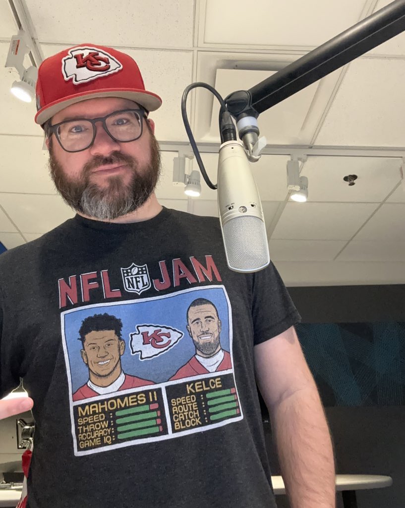 MarkTheOverseer's tweet photo. #SuperBowl  Week 1 Wednesday fit! The best QB/TE duo in NFL history! #ChiefsKingdom  #NFLJam #Mahomes #Kelce Get yours here: https://t.co/UdXlbQslXL https://t.co/VgcKRtvQe5