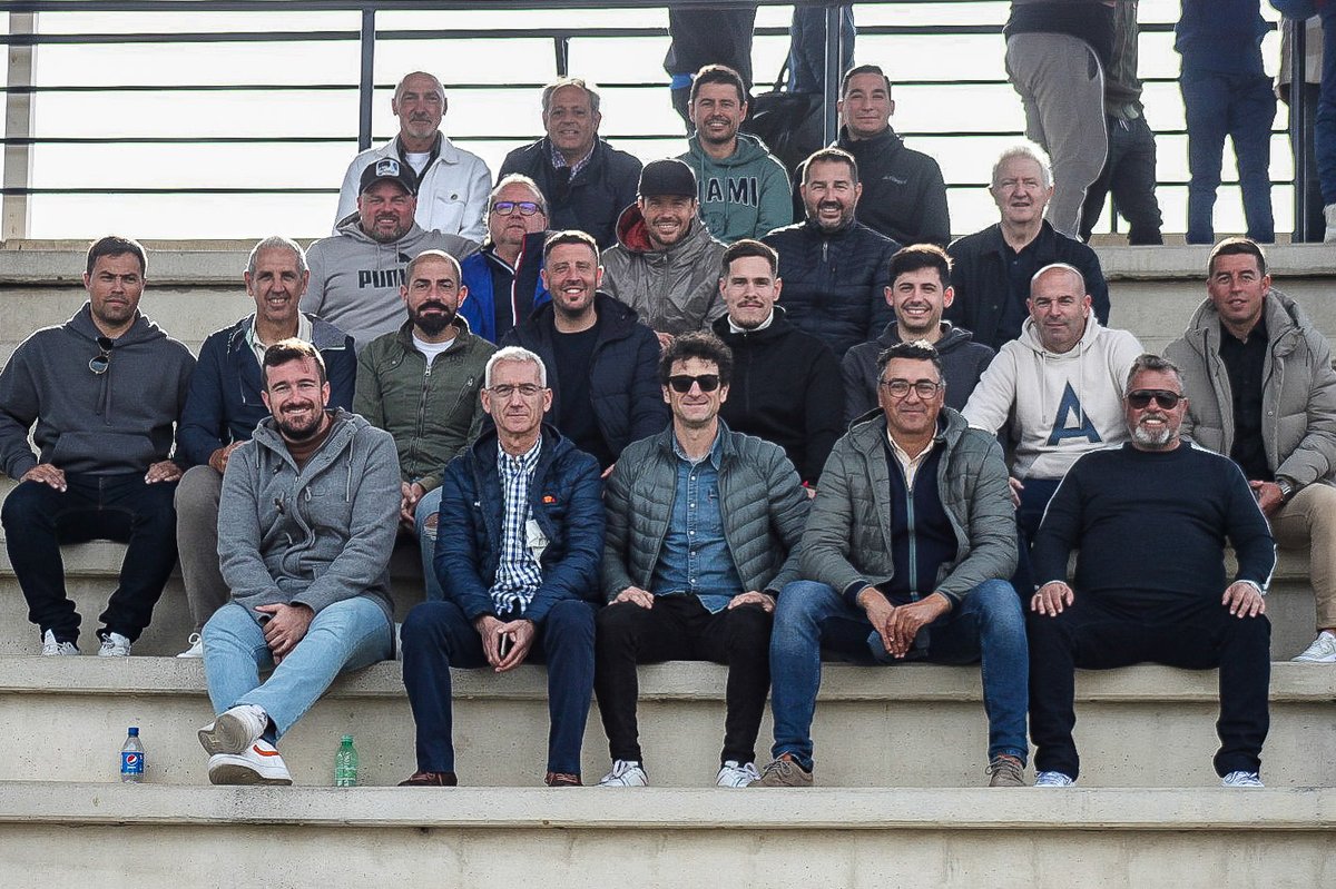 RBetisCantera's tweet photo. ¡Nuestros ojos en todos los campos de fútbol base de España! 📝👀

Ante ustedes, el equipo de captación de la #CanteraBetis 🍍💚 https://t.co/Ng3BZthSQT