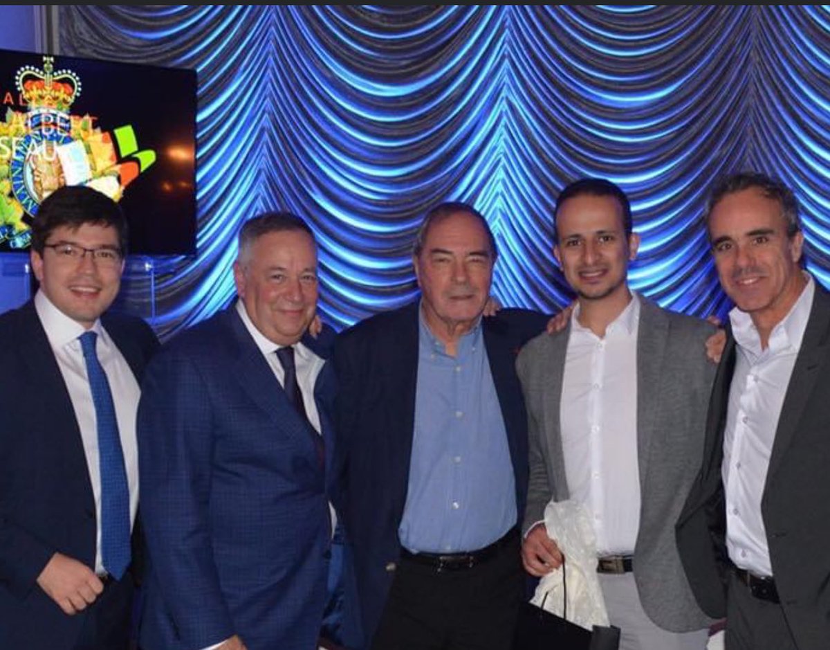 dr_dalboh's tweet photo. So proud to have been one day one of this team in Canada
سعيد جدا بأن كنت يوما ما جزء من هذه النخبة من عمالقة جراحة السمنة في كندا https://t.co/AV6Rk9NYqB