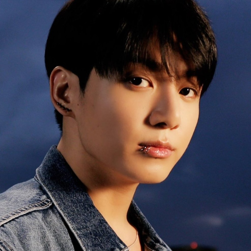 Jungkook has been promoted as a full member of KOMCA (korean music copyright association). He is the fourth BTS member after Suga (2018), RM and J-hope (2020). The requirements for the promotion to full member status include maintaining junior KOMCA membership for three years or