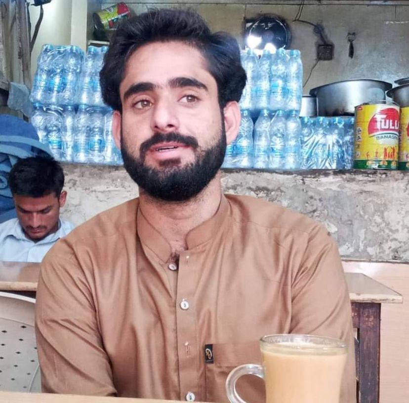 zubairAaskaani's tweet photo. لسبیلہ یونیورسٹی کا اسٹوڈنٹ محبوب بلوچ کو آج سفر کے دوران پسنی بدوک کے چیک پوسٹ سے فورسز نے جبری طور پر بس سے اُتار کر لاپتہ کیا
اسکے خلاف بدوک کے مقام پر مکران کوسٹل ہائی وے کو ٹرانسپورٹرز نے آمد و رفت کیلیئے بند کردیا ہے
 ⁦#StopBalochGenocide https://t.co/WMJNTmB5tl