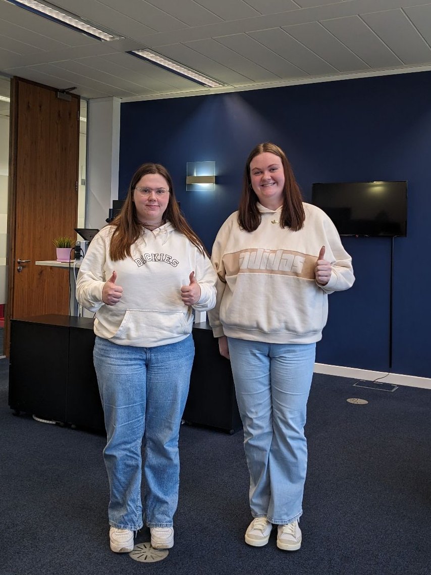 How often do you accidentally match outfits with your team? 😂 #officevibes #matching #matchingfits