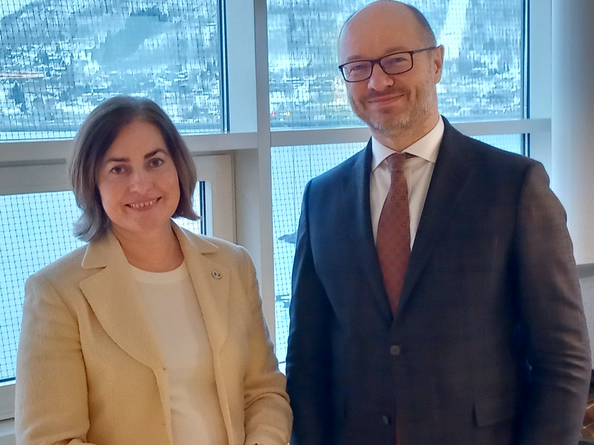 CzechEmbassyNO's tweet photo. A pleasure to meet Norwegian Polar Institute Director Camilla Brekke @ProfCBrekke. Building on a successful track record of @JihoceskaUni in #Svalbard we discussed possible joint 🇨🇿 🇧🇻 outreach to promote polar research.

#NorskPolarinstitutt
#jihoceskauniverzita
#PolarResearch https://t.co/CKtkEal1Ln