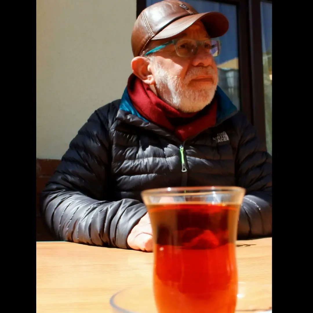 Yazmanın, kendini yeniden keşfetmek;çağa tanıklık etmek; başka hayatları,insanları görünür kılmak; kelimelerin,dilin gücüyle yepyeni bir dünya yaratmak olduğunu anlatan ustamız Mario Levi. 
Hayat geçer, yazı kalır. 
İstanbul'un,ülkenin her köşesinde hep bizimlesin.
Huzurla uyu...