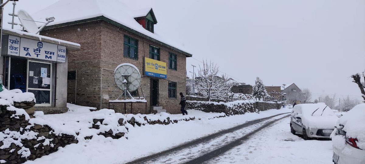 UCOBankOfficial's tweet photo. We're available at 3,080 meters!
UCO Bank's Jalaman branch in Dharamshala Zone proudly provides banking services for mountain communities. #UCOTURNS81 #81YearsOfTrust #NewBranch #BankingAtMountains https://t.co/GKYfhsM3Sh