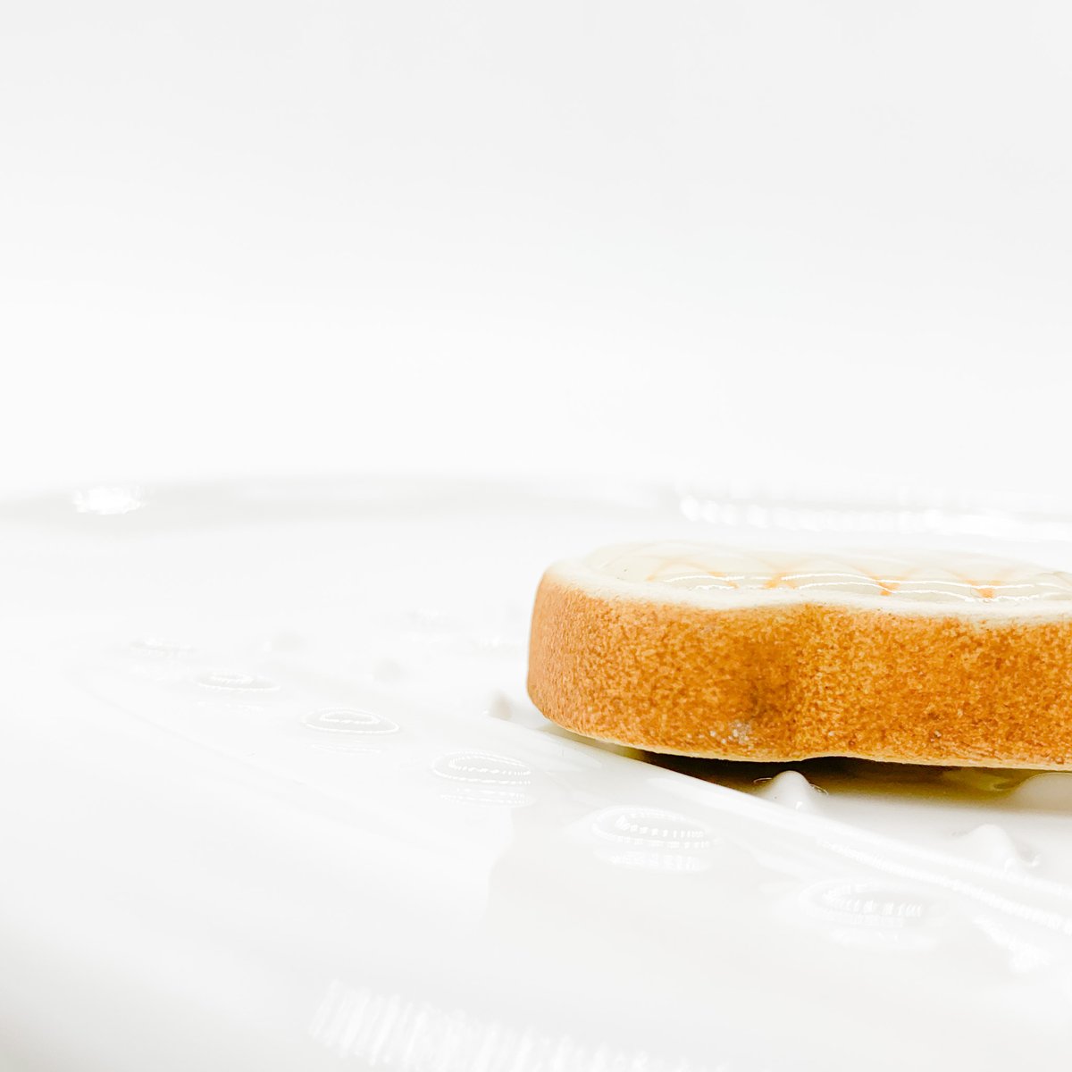 swaygallery's tweet image. For all #crispytoast lovers📢Here is the perfect #morningplate to keep your toast crispy! 🍞 The plate's embossed pattern ensures that the underside of crunchy toast remains free from steaming.
*Approx. W19.0 x D18.0 x H2.0 cm / Material: Mino Ware / Made in Japan

#swaygallery