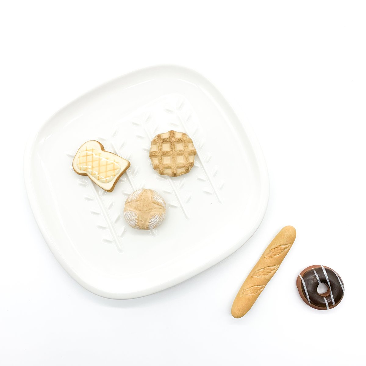 swaygallery's tweet image. For all #crispytoast lovers📢Here is the perfect #morningplate to keep your toast crispy! 🍞 The plate's embossed pattern ensures that the underside of crunchy toast remains free from steaming.
*Approx. W19.0 x D18.0 x H2.0 cm / Material: Mino Ware / Made in Japan

#swaygallery