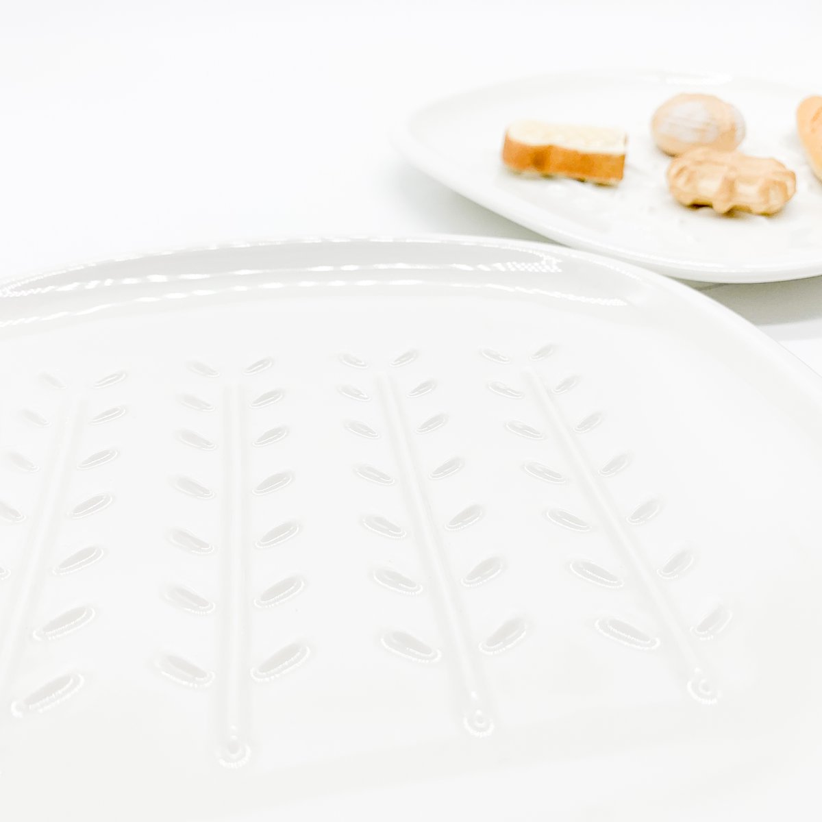 swaygallery's tweet image. For all #crispytoast lovers📢Here is the perfect #morningplate to keep your toast crispy! 🍞 The plate's embossed pattern ensures that the underside of crunchy toast remains free from steaming.
*Approx. W19.0 x D18.0 x H2.0 cm / Material: Mino Ware / Made in Japan

#swaygallery