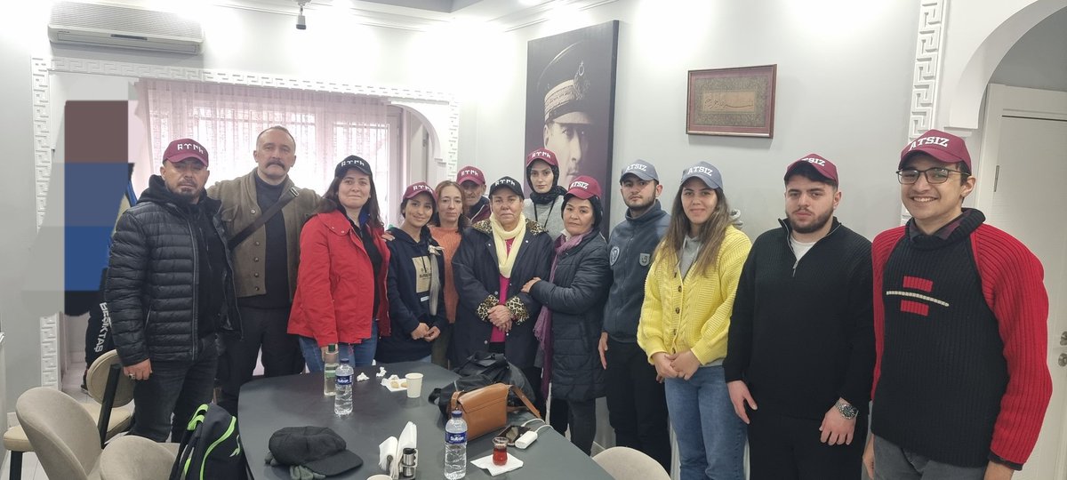 Şehit Esat Oktay Yıldıran'nın eşi Serpil hanfendi Tumyad vakfında.

<a href="/TUMYADVAKFI/">TÜMYAD VAKFI</a>