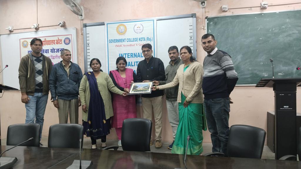 NssredG's tweet photo. आज दिनांक 31/01/2024 को राजकीय महाविद्यालय कोटा के NSS के सात दिवसीय विशेष शिविर के द्वितीय दिवस पर स्किल डेवलपमेंट पर व्याख्यान, जिला विधिक सेवा प्राधिकरण कोटा के एडिशनल सेशन जज श्री प्रवीण कुमार वर्मा द्वारा बालविवाह  मृत्यु भोज आदि तथा NEP पर व्याख्यान व एक टांग दौड़ का आयोजन https://t.co/YXH7Q7MoH7