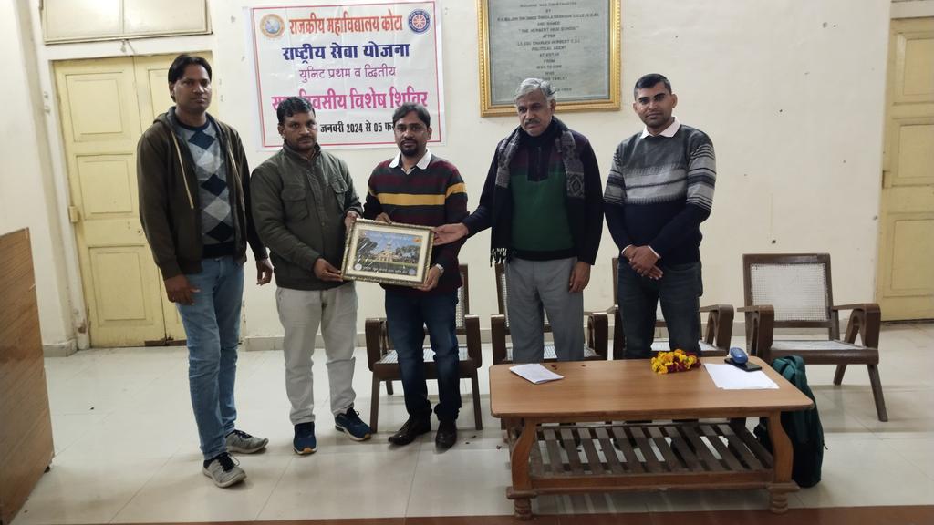 NssredG's tweet photo. आज दिनांक 31/01/2024 को राजकीय महाविद्यालय कोटा के NSS के सात दिवसीय विशेष शिविर के द्वितीय दिवस पर स्किल डेवलपमेंट पर व्याख्यान, जिला विधिक सेवा प्राधिकरण कोटा के एडिशनल सेशन जज श्री प्रवीण कुमार वर्मा द्वारा बालविवाह  मृत्यु भोज आदि तथा NEP पर व्याख्यान व एक टांग दौड़ का आयोजन https://t.co/YXH7Q7MoH7