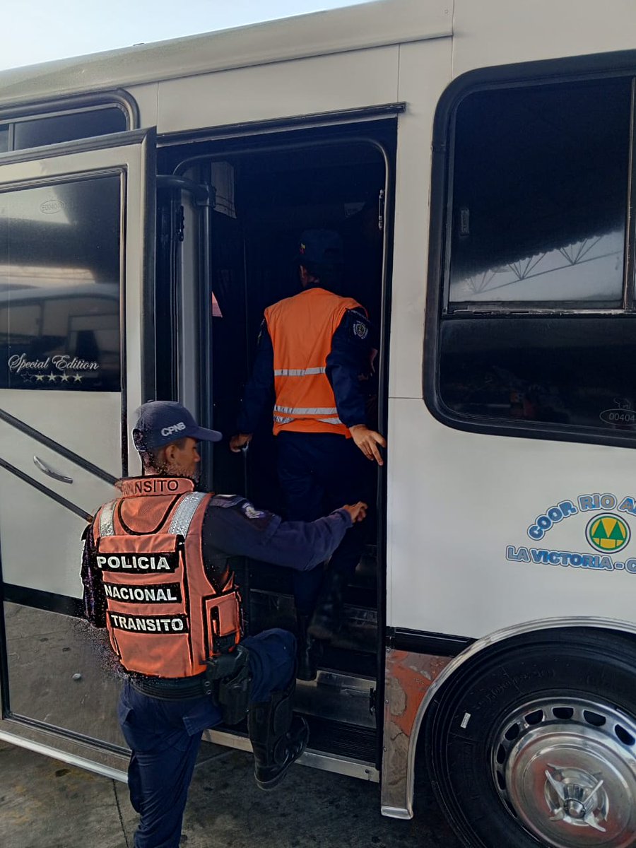 terminaljfr's tweet photo. #31ene Desde el terminal de La Victoria, funcionarios INTT inspección y control y @PNBVzla en supervisión diaria del transporte público. Garantizado una movilidad vial segura.
#inttcontigo
#viajeseguro https://t.co/qja4u9XlLk