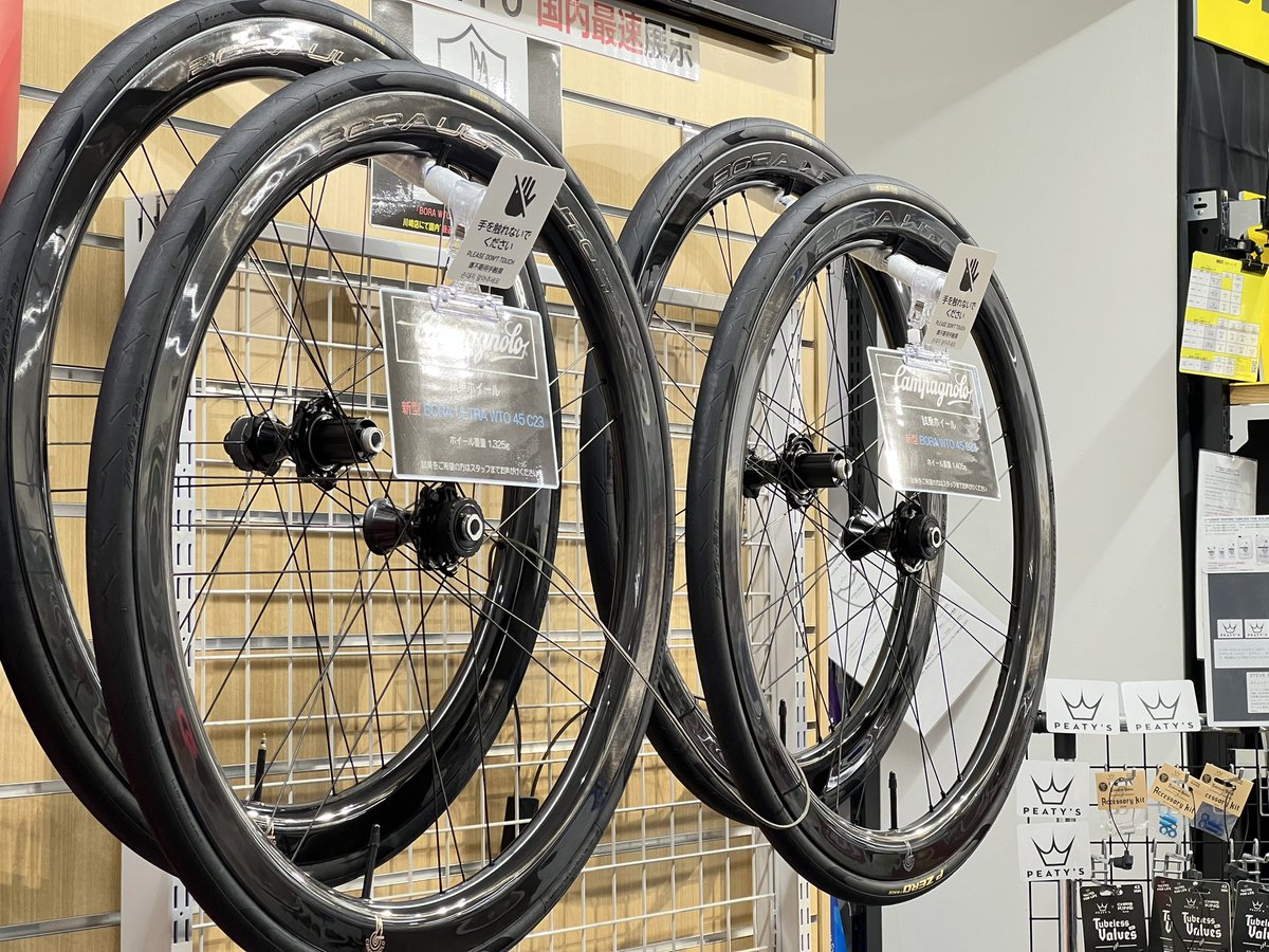 YsRoadKawasaki's tweet photo. 早速展示中！
場所は2F エ���カレーターあがって正面です！
#campagnolo
#boraultrawto
#borawto https://t.co/ot3ZXG12W2