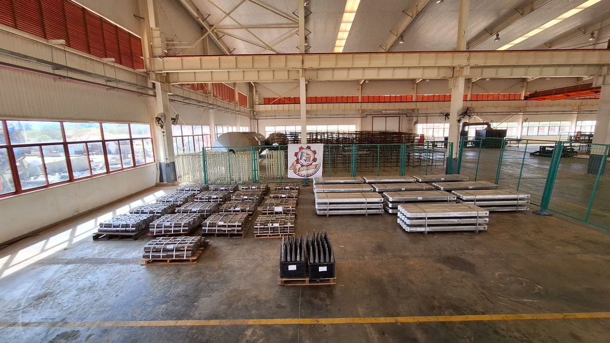 CIFF_CVG's tweet image. #EnFotos #31Ene  || Trabajando en la consolidación de la independencia de Venezuela en el ambito tecnológico, entregamos a la hermana empresa @VENALUM_CVG 1320 puntas de yugo cifra récord en mes de producción, 150 varillas anódicas y 88 conos metálicos. @NicolasMaduro