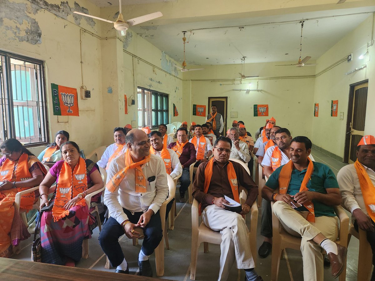 GopalShah24's tweet photo. 👉'ગાંવ ચલો અભિયાન' છોટાઉદેપુર જિ.નો અભ્યાસવર્ગ બોડેલી એપીએમસી ખાતે જિ.અધ્યક્ષ ઉપેન્દ્રભાઈ રાઠવા, મહામંત્રીશ્રીઓ અને પદાધિકારીઓની ઉપસ્થિતિમાં યોજાયો...
@CRPaatil 
@ratnakar273 https://t.co/IkdEZ9NakC