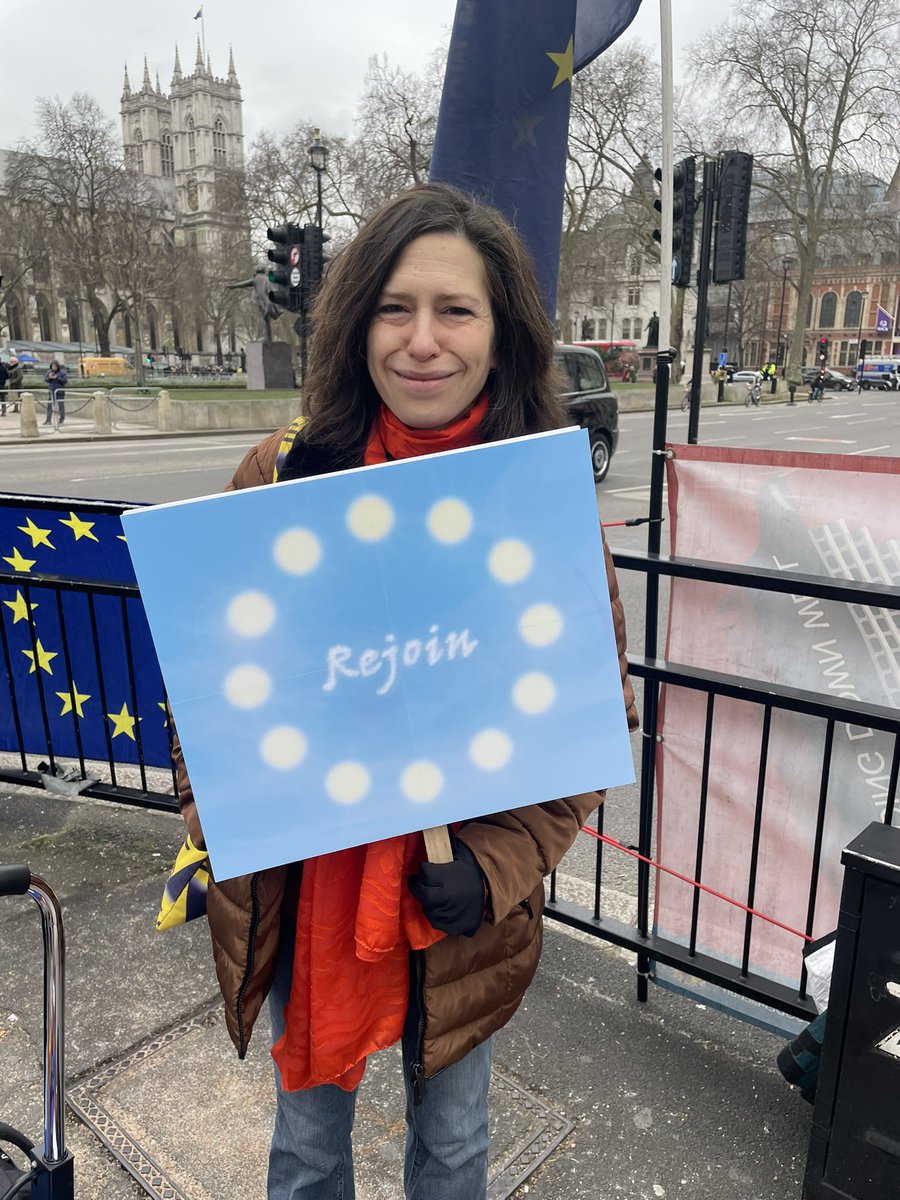 csibike1's tweet photo. If you're in London today, join us for a day of action at Parliament to mark 4 Years of failure since we left the EU.
#RejoinEU is when, not if. It's inevitable!
#Brexit4 #BrexitBrokeBritain
#DeathByBrexit #RejoinEMA to assure medicine supply chain https://t.co/JzDcMGrAGL