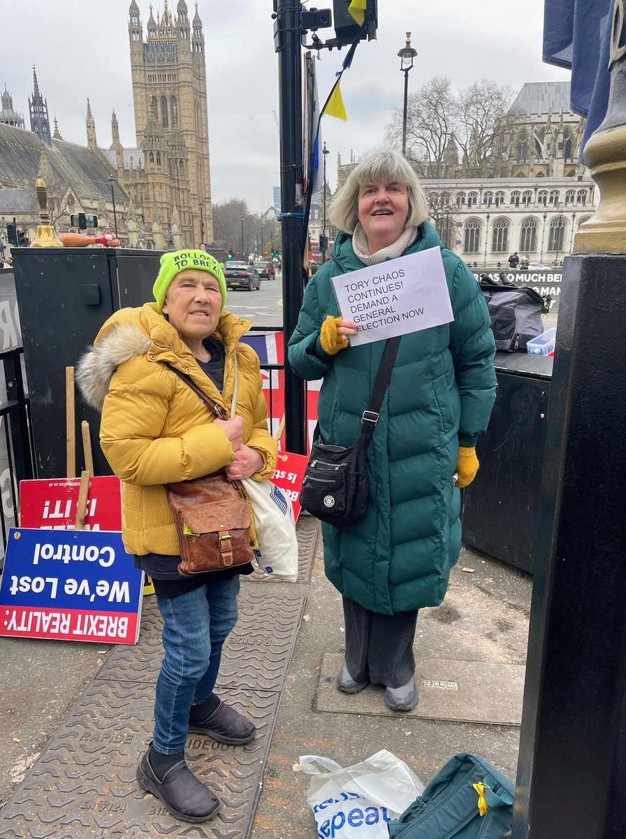 csibike1's tweet photo. If you're in London today, join us for a day of action at Parliament to mark 4 Years of failure since we left the EU.
#RejoinEU is when, not if. It's inevitable!
#Brexit4 #BrexitBrokeBritain
#DeathByBrexit #RejoinEMA to assure medicine supply chain https://t.co/JzDcMGrAGL