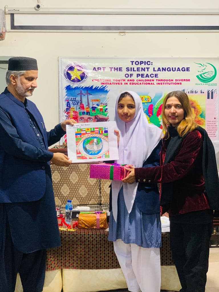 SadayeAman's tweet photo. @ZoyaLarik  is making waves by engaging youth and children through diverse initiatives in educational institutes!
1\n

#Saday_e_Aman #ZoyaLarik #PeacePosterCompetition https://t.co/6Rc6MgjRoN
