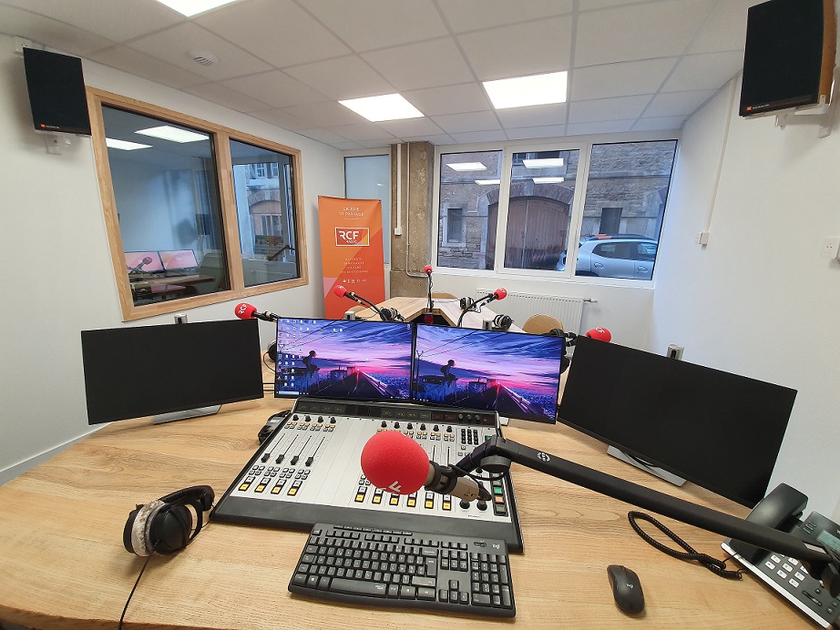 Après quelques jours d'interruption pour déménager et installer la technique dans les nouveaux studios, nos programmes locaux reprennent demain jeudi : Trois questions à, Ainfo Mag, L'Heure Aindinoise, ...
#radio #Ain