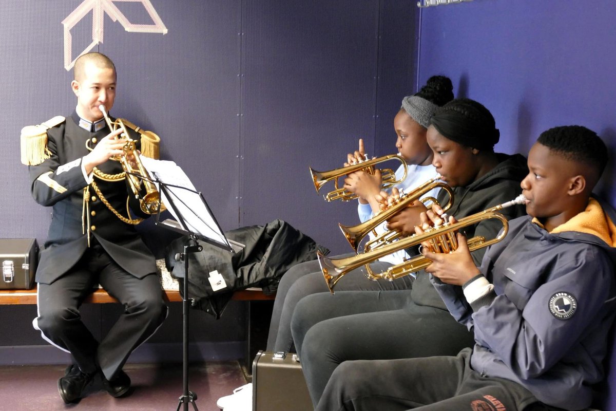 #partenariat
Hier, notre orchestre de variété version celtique s’est produit au collège Jean Moulin de Saint-Jacques-de-la-Lande (35). 🤝
Après l’aubade, les jeunes instrumentistes de l’orchestre à l’école ont pu profiter des conseils de nos musiciens lors d’une masterclass. 😀